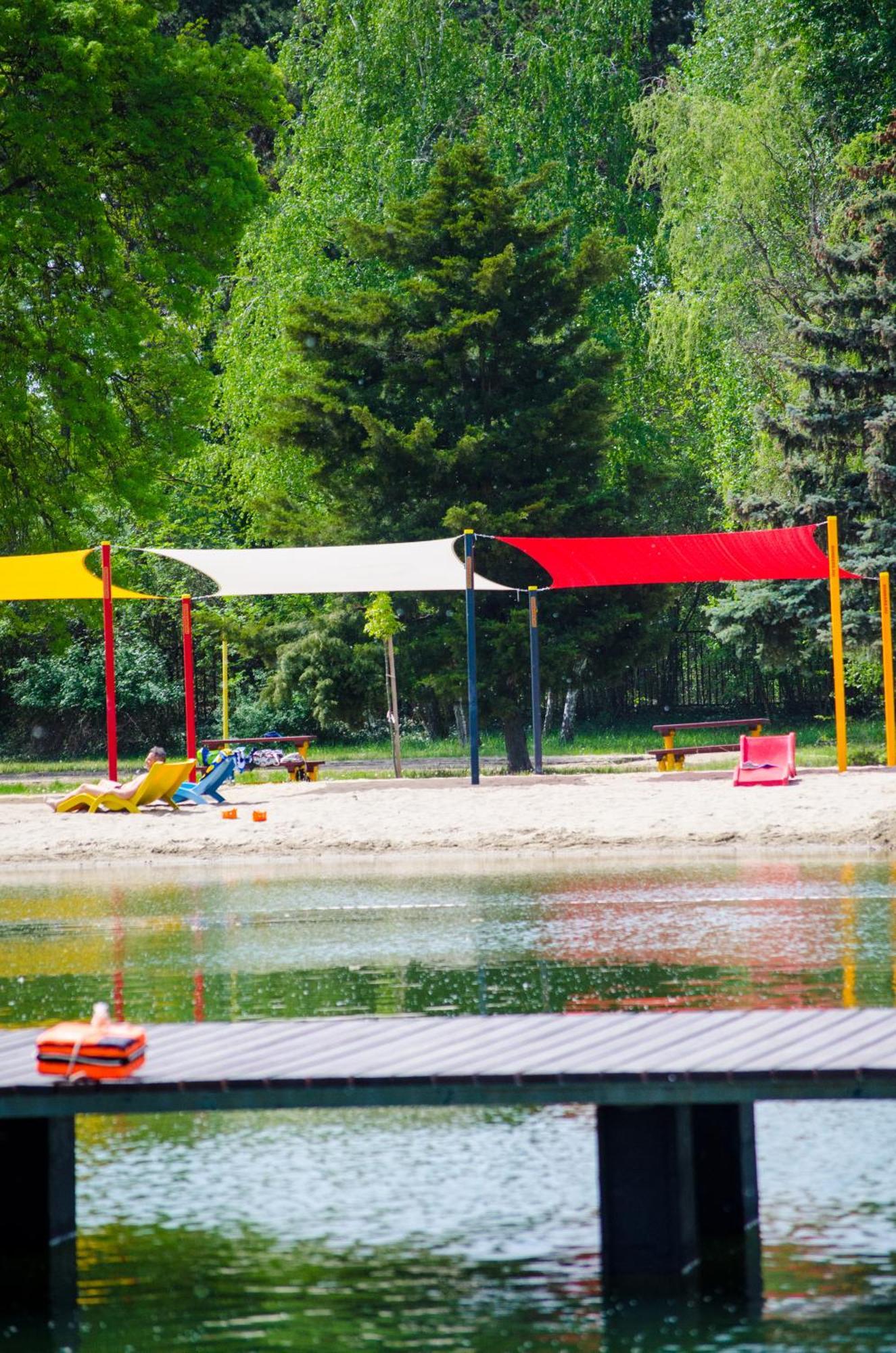 Sziksosfuerdo Strand Es Kemping Segedyn Zewnętrze zdjęcie