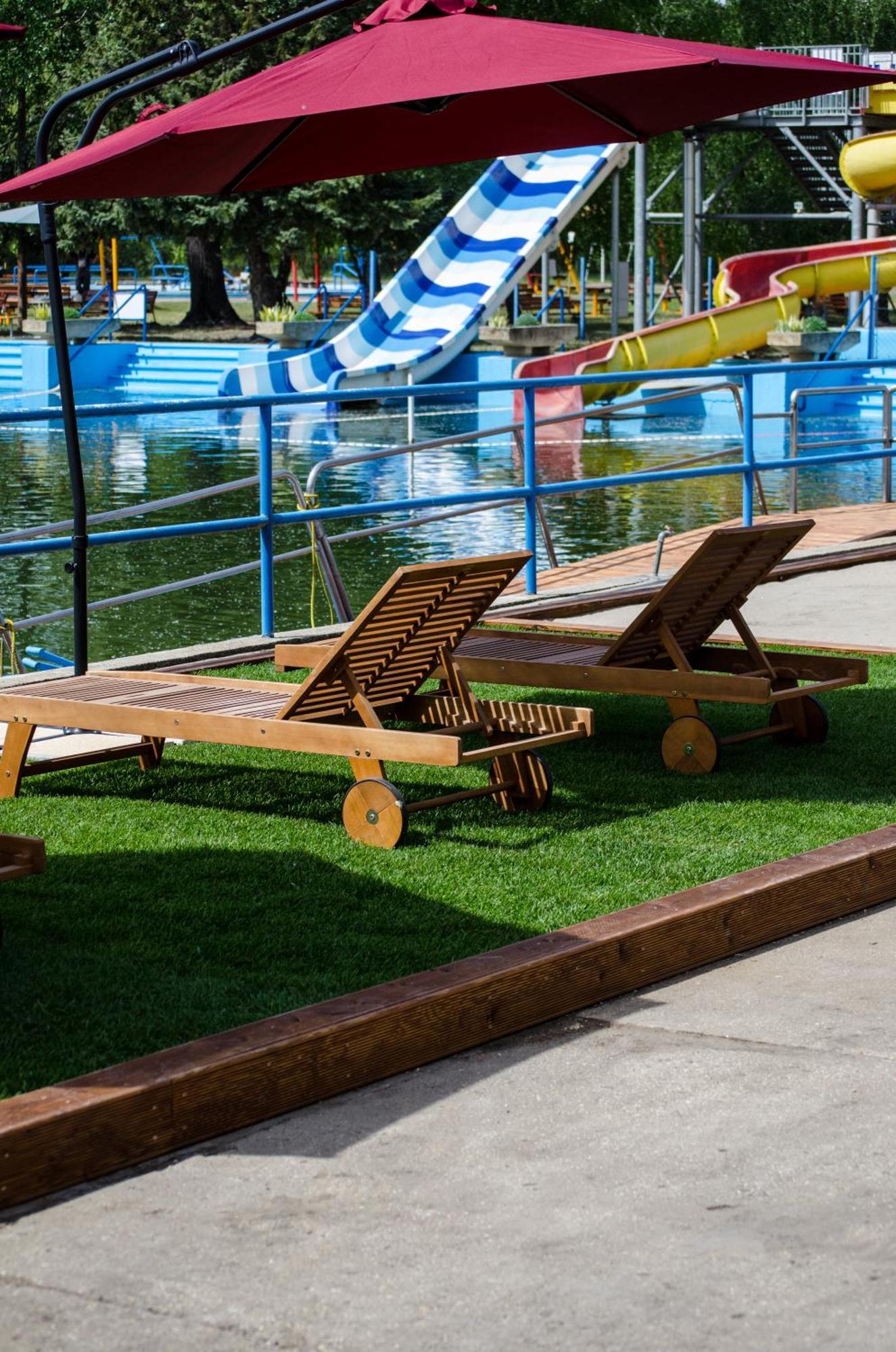 Sziksosfuerdo Strand Es Kemping Segedyn Zewnętrze zdjęcie