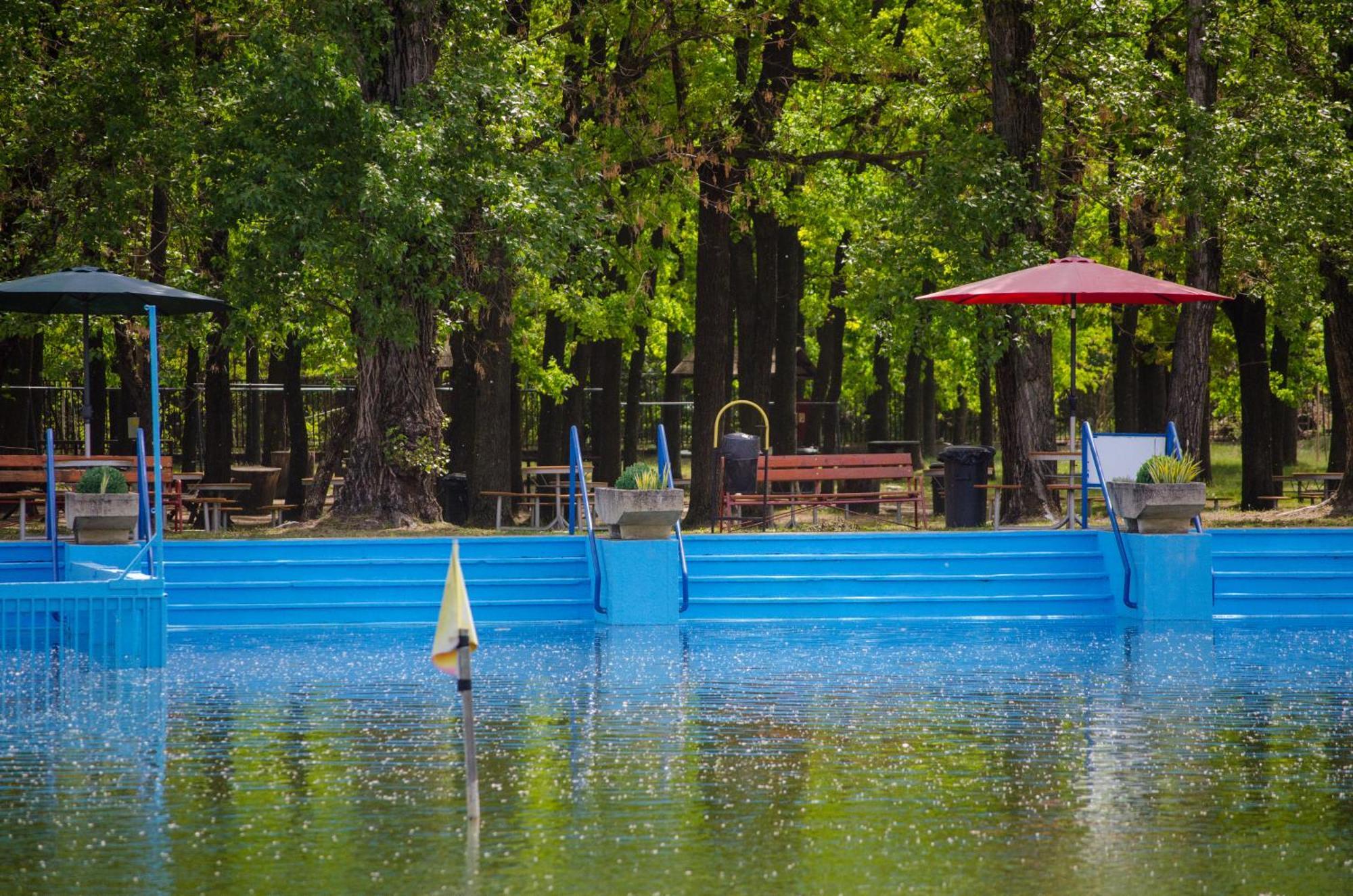 Sziksosfuerdo Strand Es Kemping Segedyn Zewnętrze zdjęcie